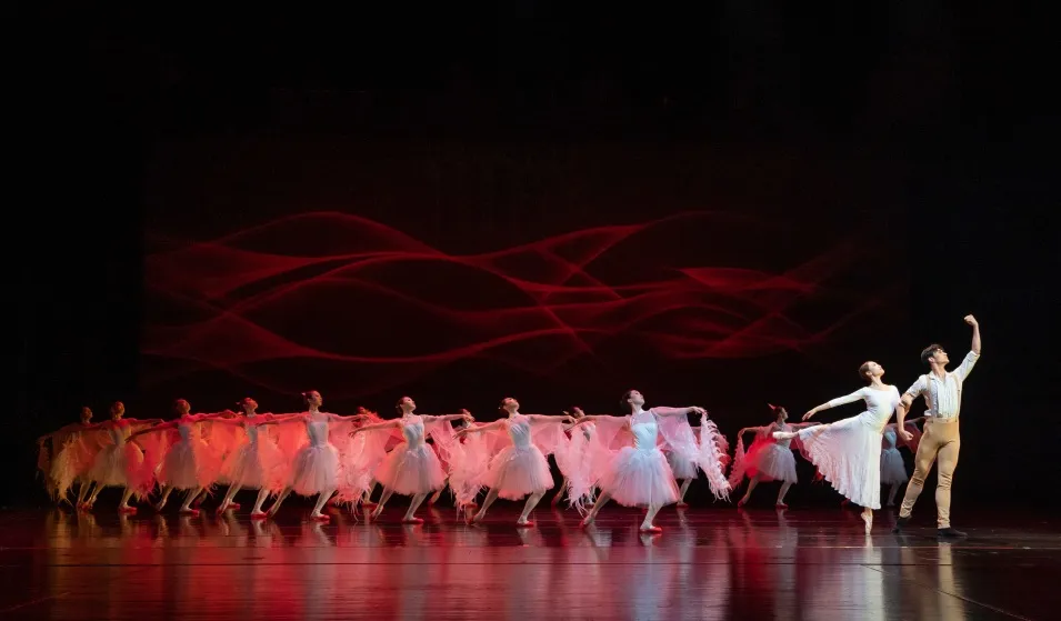 【4月11日10:00开票】原创芭蕾舞剧《归来红菱艳》—— 用艺术讲述悲壮的抗战故事，用舞姿再现重庆永不磨灭的烽火记忆