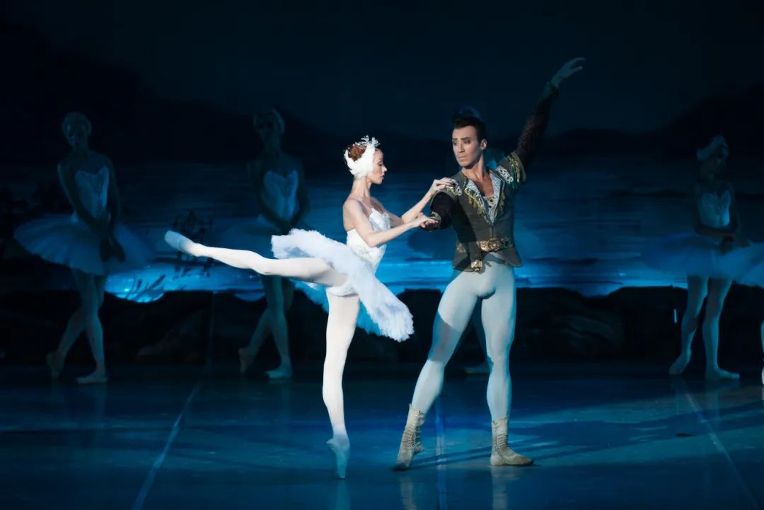 开票｜俄罗斯芭蕾之光闪耀，百年经典《天鹅湖》传奇再现，邀您共赏古典芭蕾的永恒篇章！