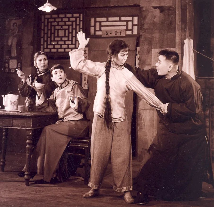 跨越百年，对话经典  天津人艺经典话剧《日出》，曹禺三部曲之一，8月震撼来袭！