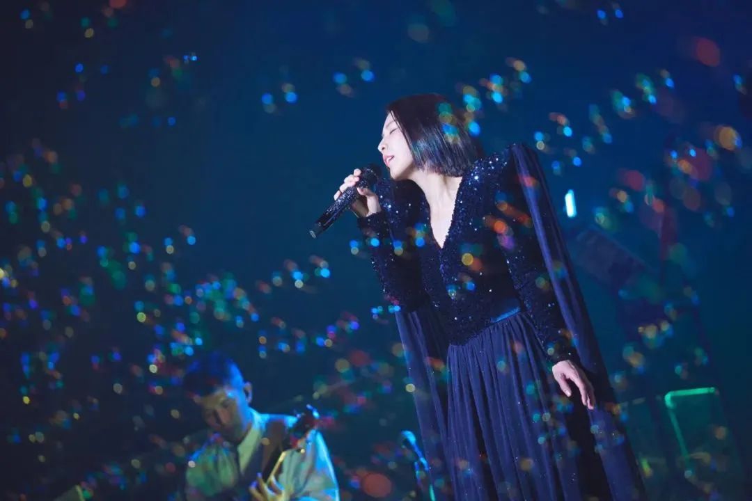 即将预售丨鹏城盛夏，为爱放价，许茹芸深圳演唱会5月14日预售开启！