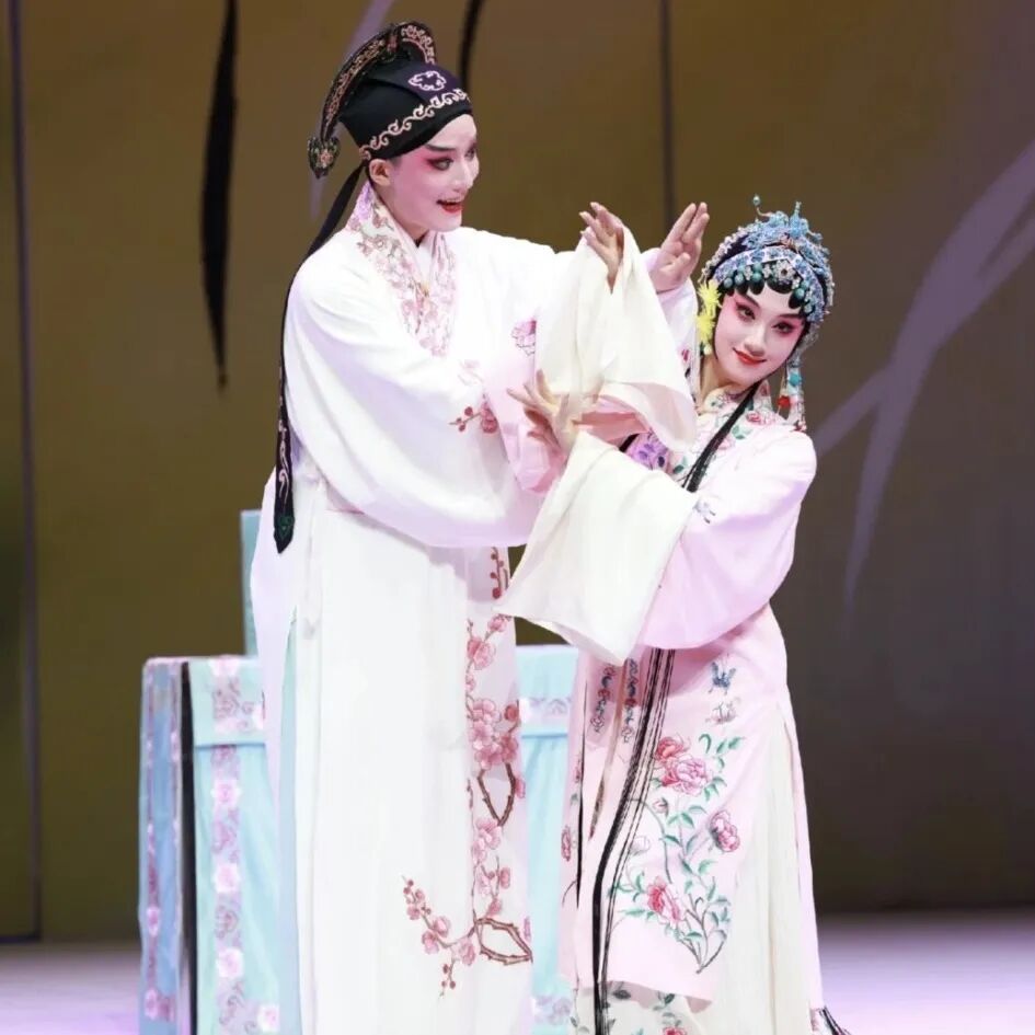 观演须知本周好戏双至，邀您共赴穿越时光的东方浪漫