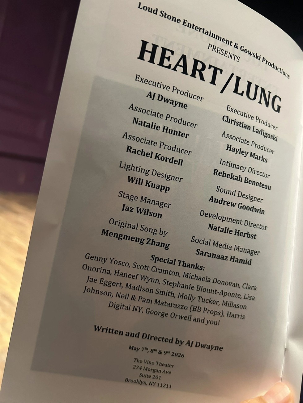 没想到在纽约竟然作为songwriter第一次登上了剧目的小册子！